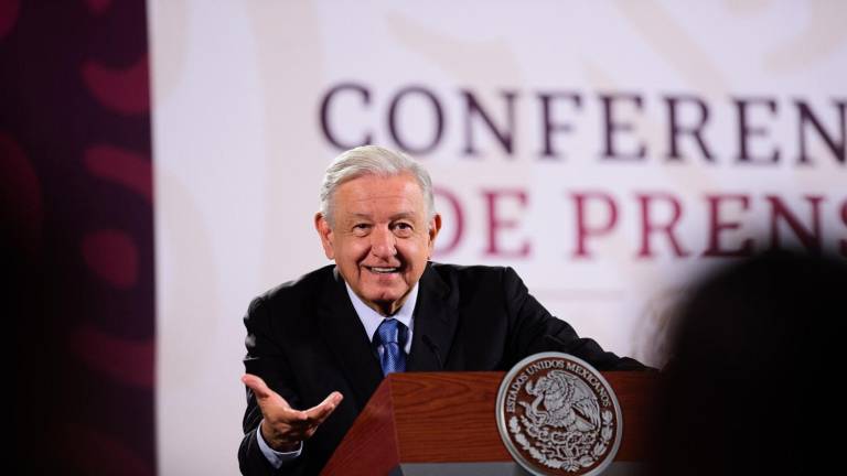 Andrés Manuel López Obrador anuncia que Claudia Sheinbaum mantendrá descuentos en el IVA e ISR en la frontera.