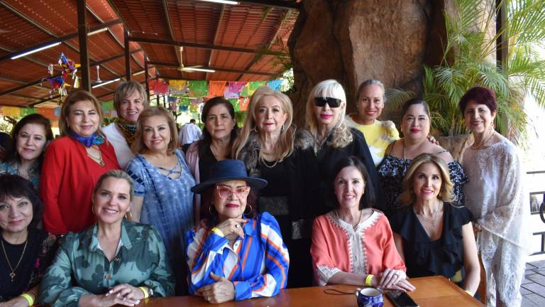 Celebra con amigas sus 88 años