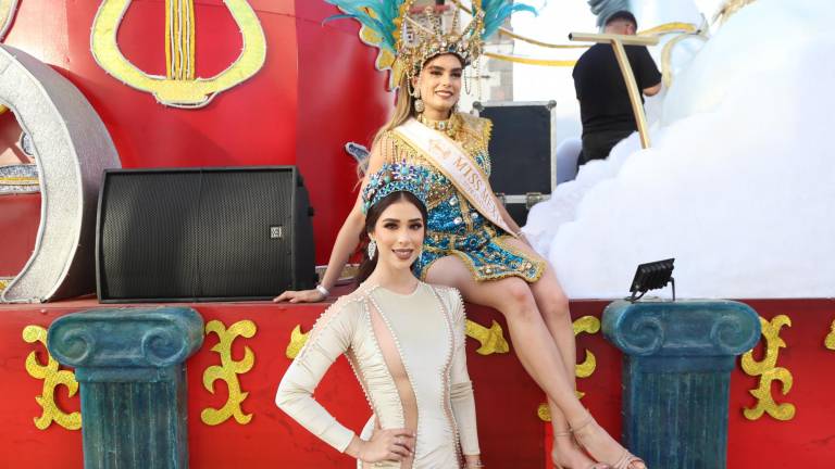 Mazatlecos y turistas disfrutan del primer desfile del Carnaval