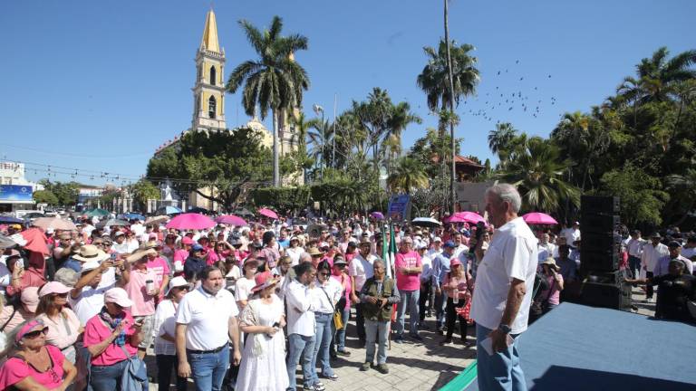 En Mazatlán piden elecciones libres y celebran mitin en la Plazuela República