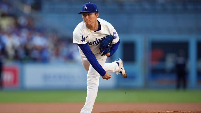 Dodgers no descarta enviar a Yoshinobu Yamamoto (tríceps) a la lista de lesionados