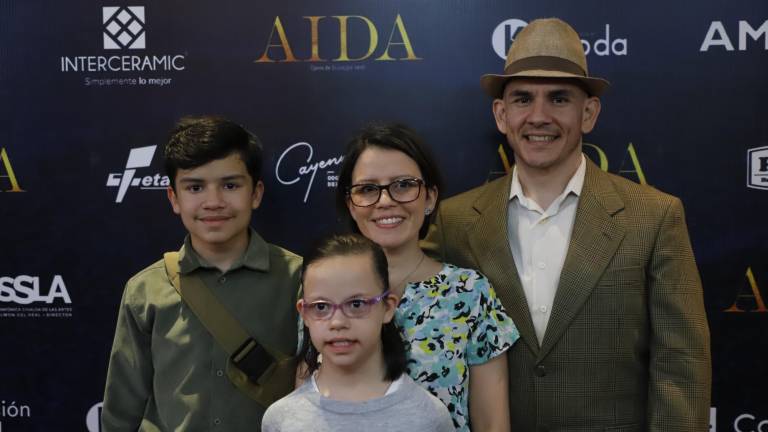 Viven sinaloenses una historia de amor con ‘Aída’