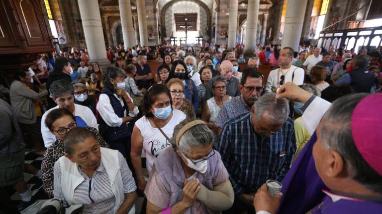 El Obispo de Mazatlán celebró la Misa del Miércoles de Ceniza con el que se da inicio a la Cuaresma.