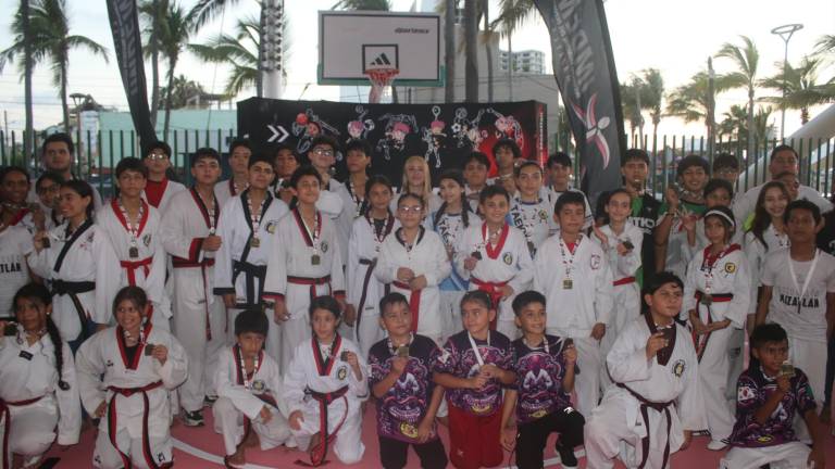 Muestran su poder más de 130 taekwondoínes en el Selectivo Municipal