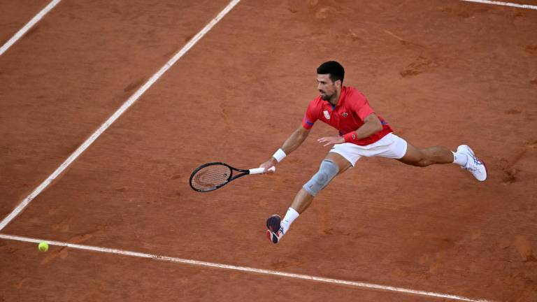 Novak Djokovic derrota en dos sets a Lorenzo Musetti.