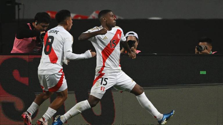 Miguel Araujo celebra su gol.