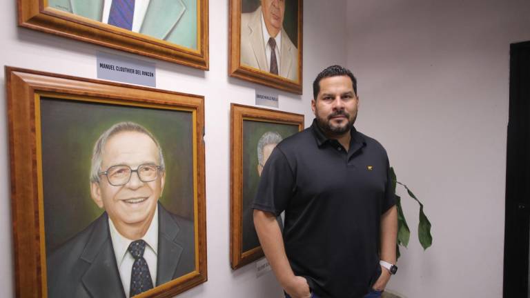 El tenor mazatleco Carlos Osuna estuvo de visita en Noroeste Mazatlán para promocionar su álbum Nostalgia.