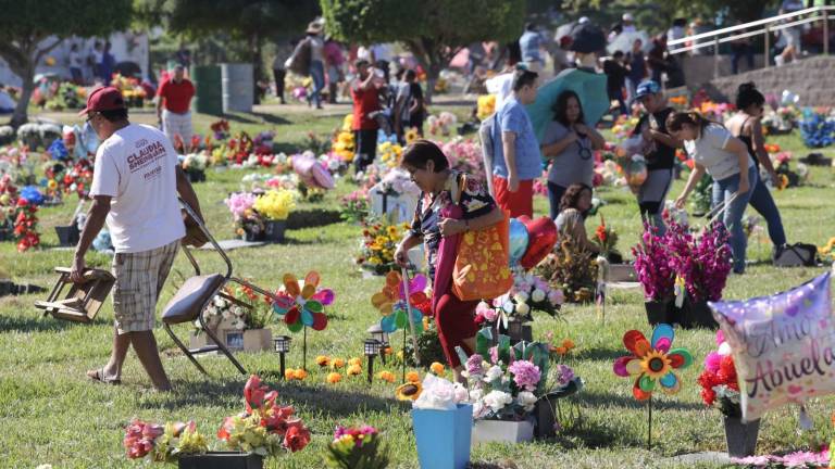 Autoridades exhortan a toda la ciudadanía que tome el tiempo prudente para que pueda visitar el panteón.