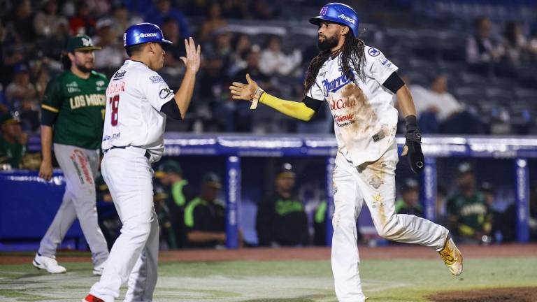 Charros empareja la serie.