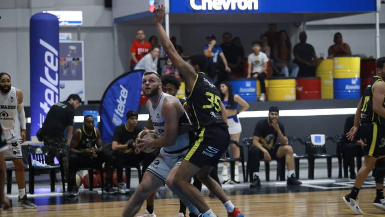 Venados Basketball pierde ambos juegos inaugurales ante Caballeros.