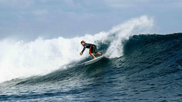 Alan Cleland, el surfista que hará historia