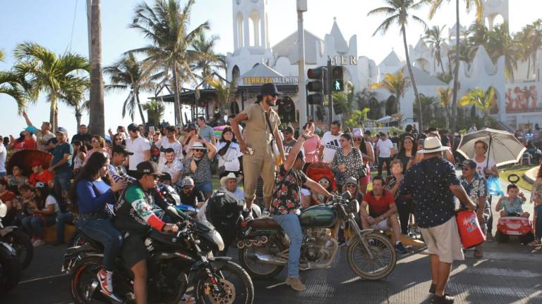 Disfrutan ‘bikers’ del malecón porteño