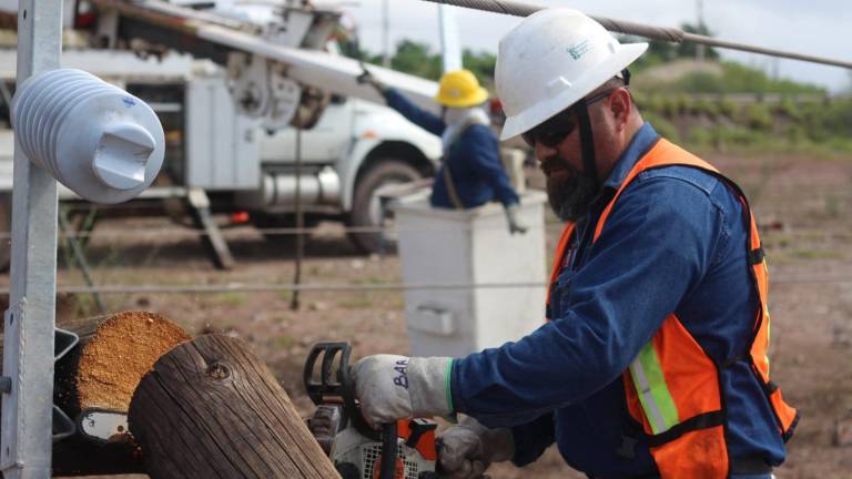 Un total de 354 mil 632 usuarios resultaron afectados en los estados de Baja California y Sinaloa por el paso del huracán ‘Norma’.