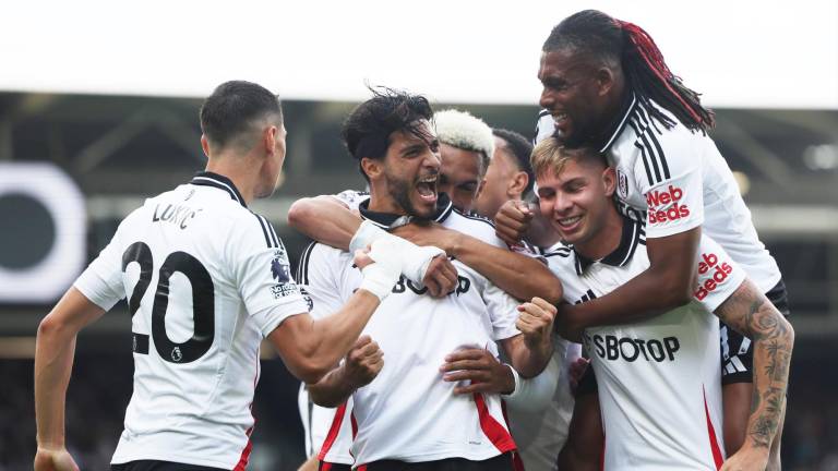 Raúl Jiménez anotó gol en el triunfo del Fulham.