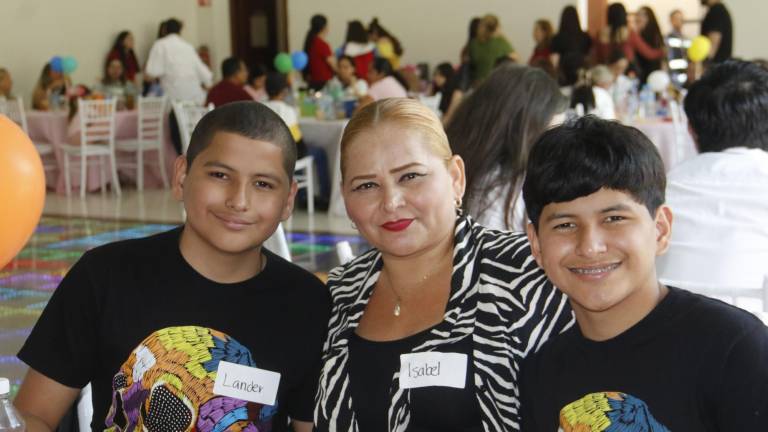 Con rifas, música y regalos Ganac celebra a los niños en su día