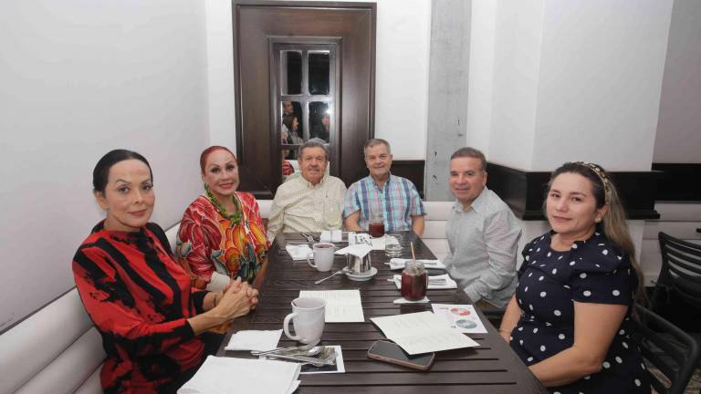 María Teresa Vidaurri, Olivia Vidaurri, Ignacio Osuna, Javier Osuna, Andrés Valdez y Eva Luz Lizárraga.