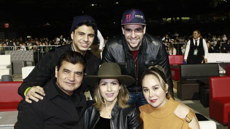 Cantan y bailan sinaloenses junto a Christian Nodal en su concierto en Culiacán