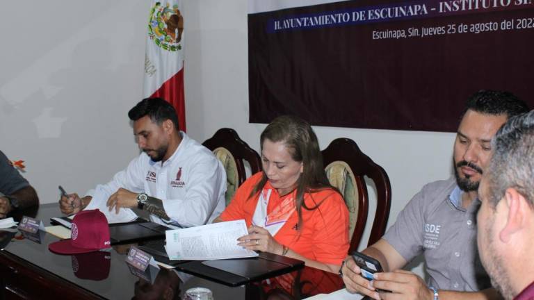 Durante la firma del convenio