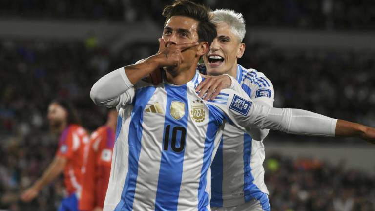 Argentina golea 3-0 a Chile en eliminatorias sudamericanas