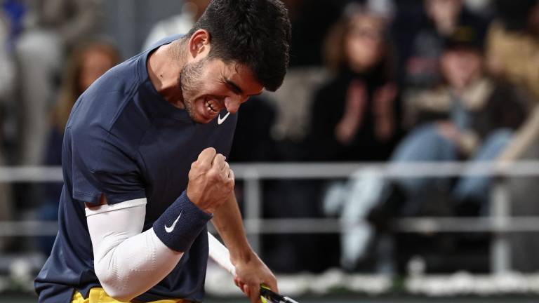 Alcaraz alcanza los octavos en Roland Garros