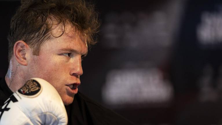 Aunque reconoció que para algunos es solo un negocio, Canelo expresó su tristeza por ver a Tyson en ese tipo de combates.