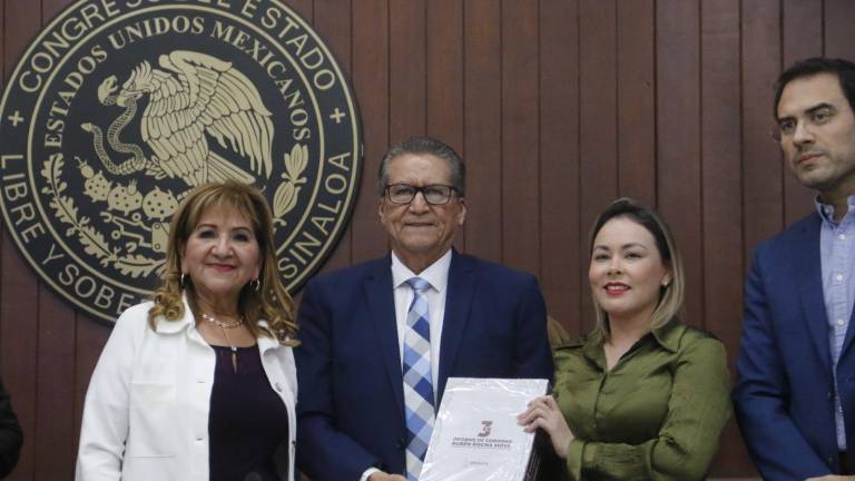 El Secretario Feliciano Castro Meléndrez entregó el Tercer Informe al Congreso del Estado.