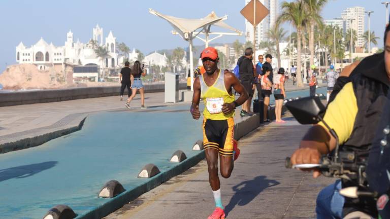 A Geoffrey Kenisi Bundi le pegó el calor.