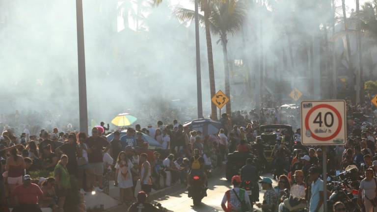 Disfrutan ‘bikers’ del malecón porteño