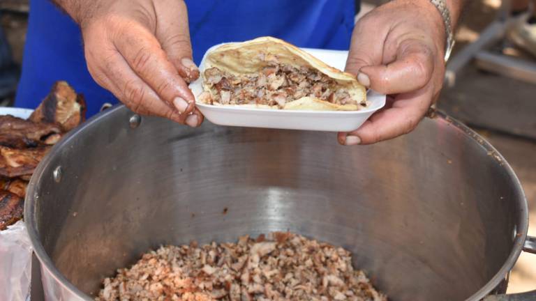 El festival por el Día del Taco fue montado alrededor del Lago Encantado en el Parque Culiacán 87.