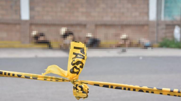 Hallan a 5 hombres asesinados, con los ojos encintados y con sombreros, al sur de Culiacán