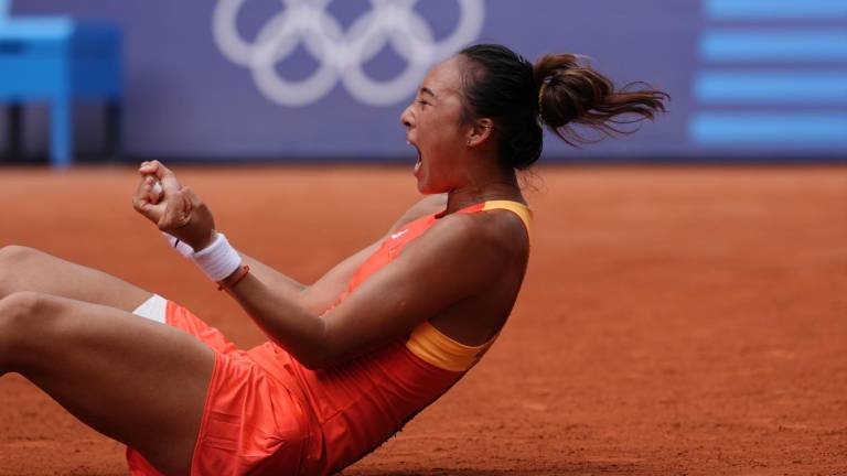 Zheng Qinwen celebra su pase a la final.