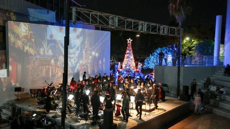 La Banda Sinfónica Juvenil del Estado lleva a cabo el quinto concierto de Gala de Navidad.