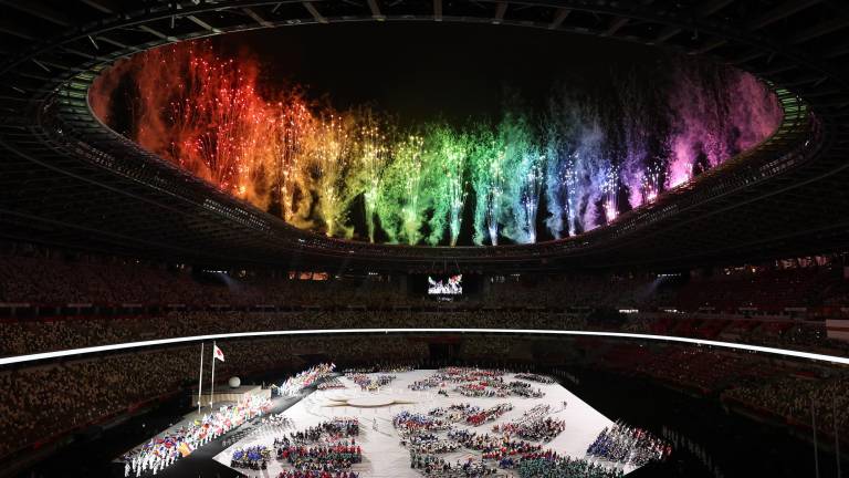 Un cielo iluminado por luces multicolores fue el marco de la inauguración de los Juegos Paralímpicos.