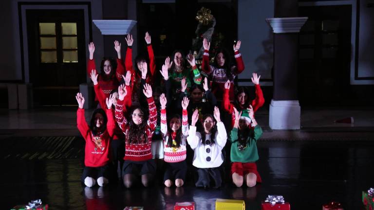 En el Centro Sinaloa de las Artes Centenario, participaron 13 niñas del Taller de Jazz Contemporáneo Juvenil.