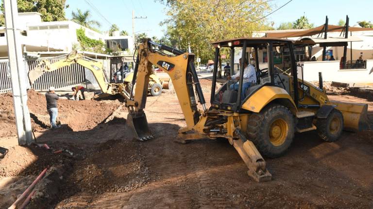 La obra de rehabilitación de tubería y pavimentación del Centro de Culiacán se extenderá por dos días más.