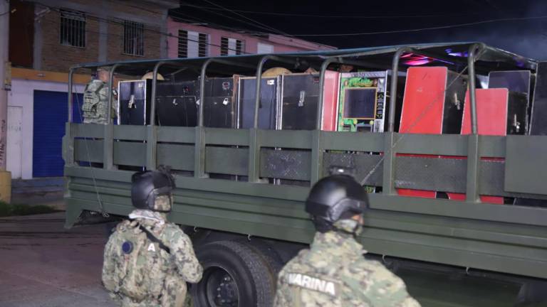 Fuerzas federales arrancan decomiso de máquinas tragamonedas en Mazatlán