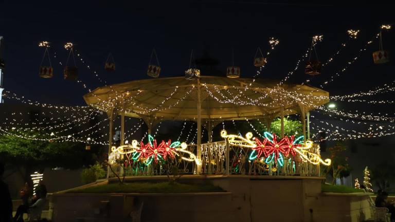 Las luces decembrinas iluminaron la Plazuela Municipal “Miguel Hidalgo”.