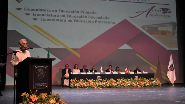 Concluyen su formación 326 estudiantes de la Escuela Normal de Sinaloa