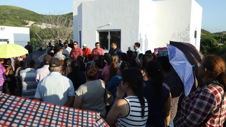 Inaugura Alcalde de Mazatlán una nueva caseta de policía en la colonia Cvive