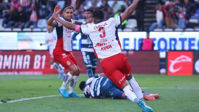 Chivas, sin Gago, vence de visita a Pachuca