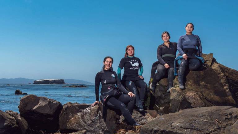 Las sirenas mexicanas que defienden al mar del cambio climático