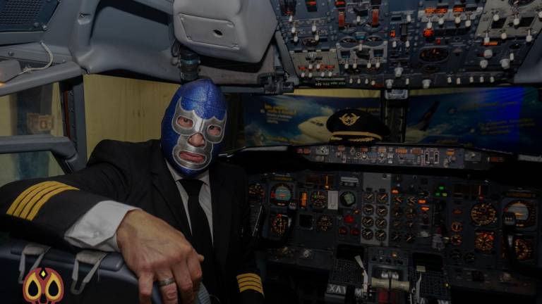 El luchador agradeció a la aerolínea Magnicharters por el homenaje que recibió.