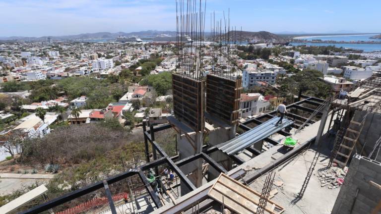 Colonos del Cerro del Vigía detallan irregularidades en construcción de edificio de 9 niveles