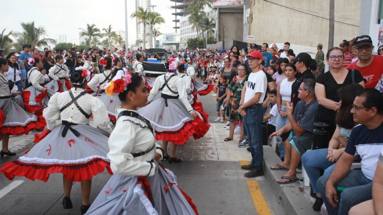 El desfile iniciará a las 8:00 horas.