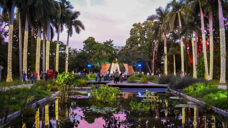 Disfrutan del comienzo de la Navidad en el Jardín Botánico