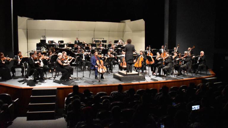 Brilla César Bourguet durante su concierto de Cello en Culiacán