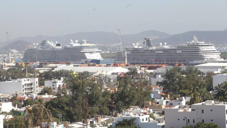 Llegada de cruceros turísticos a Mazatlán para cerrar el año.