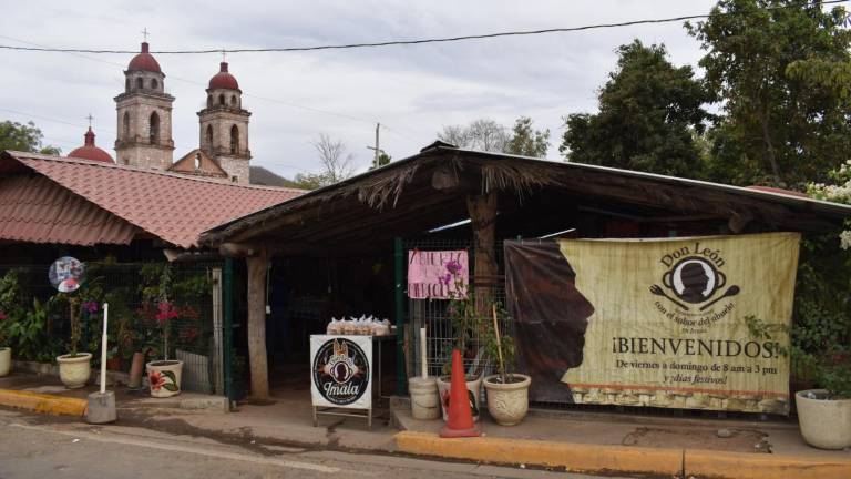 Los restaurantes del pueblo cerraron ante la ola de violencia.