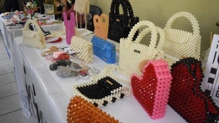 Muestran emprendedores sus productos en el ‘Mercado Creativo Yameto’