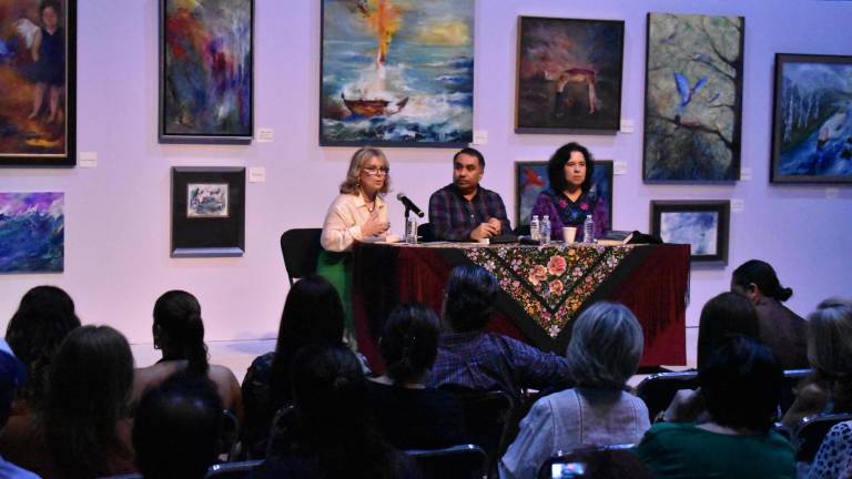 Acompañan a Cecilia Pablos en la presentación de su libro ‘Galbare’